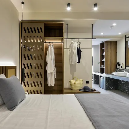 Aristoteles And Hotel 4*