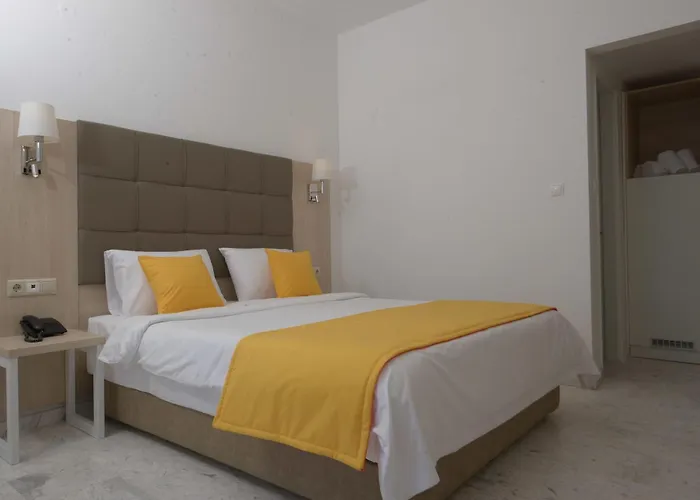 Aristoteles And Hotel 4*