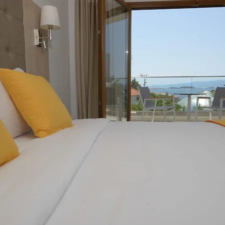 Aristoteles And 4* Uranupoli