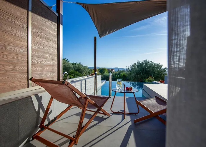 Aristoteles And Hotel 4*
