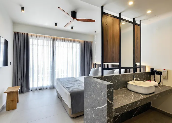 Aristoteles And Hotel 4*