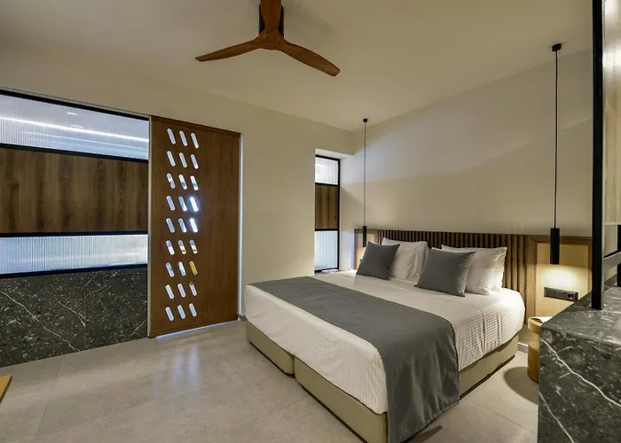Aristoteles And Hotel 4*