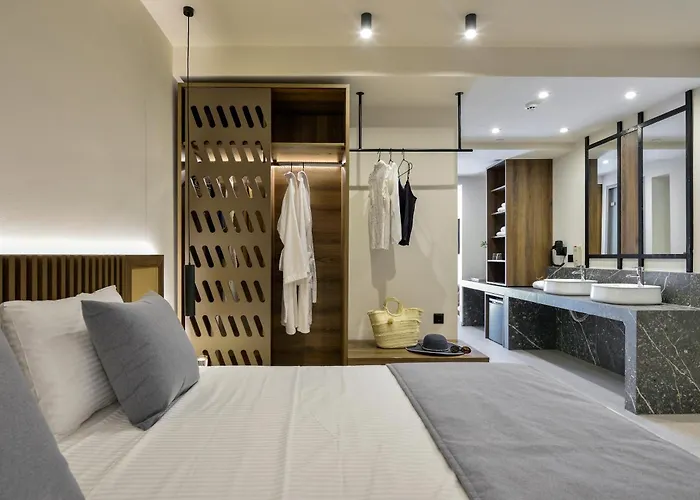 Aristoteles And Hotel 4*