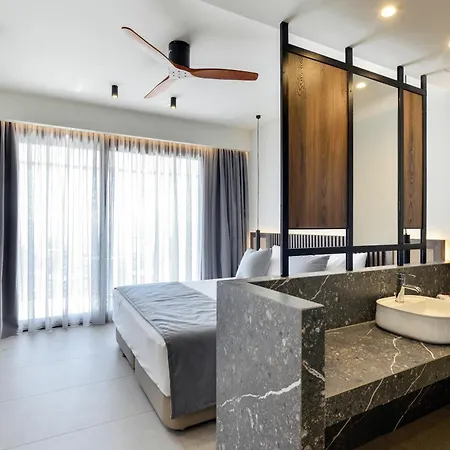 Aristoteles And Hotel 4*
