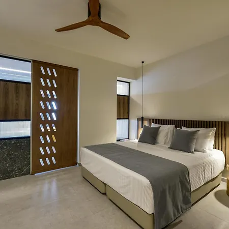 Aristoteles And Hotel 4*
